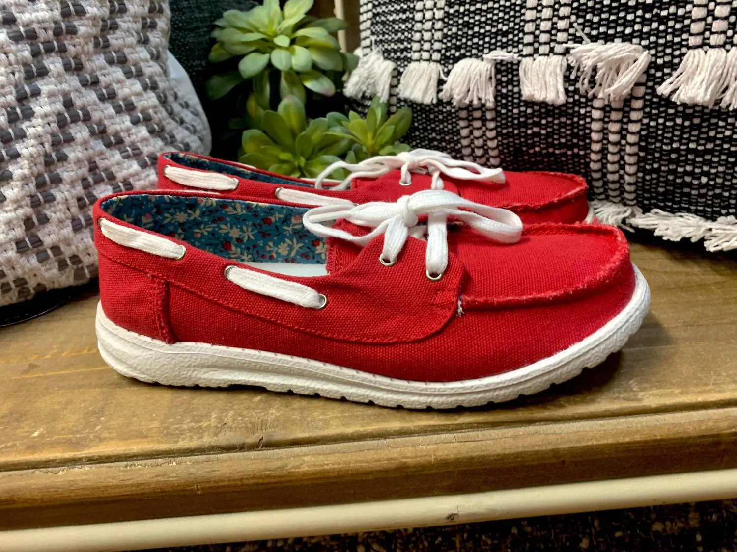Women's Sail Away Flat Shoe In Red